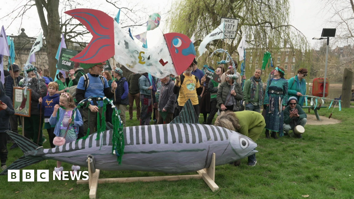 Campaigners march in Shrewsbury over River Severn’s condition