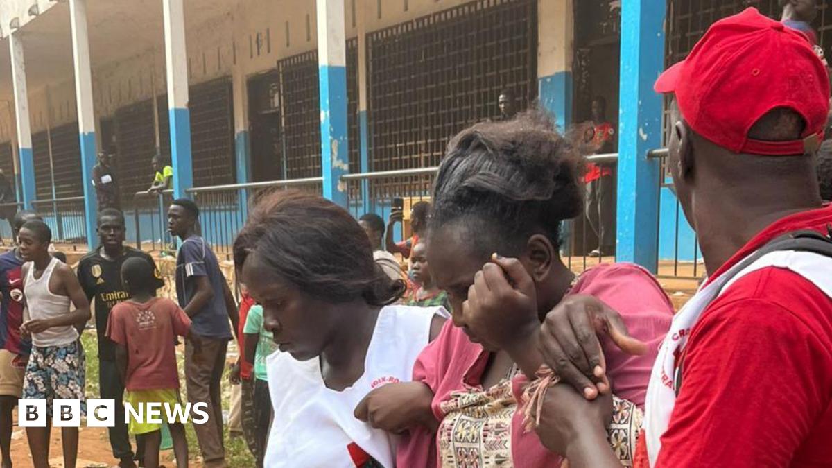 Central African Republic exam crush: Panic following blast kills 29 pupils in Bangui