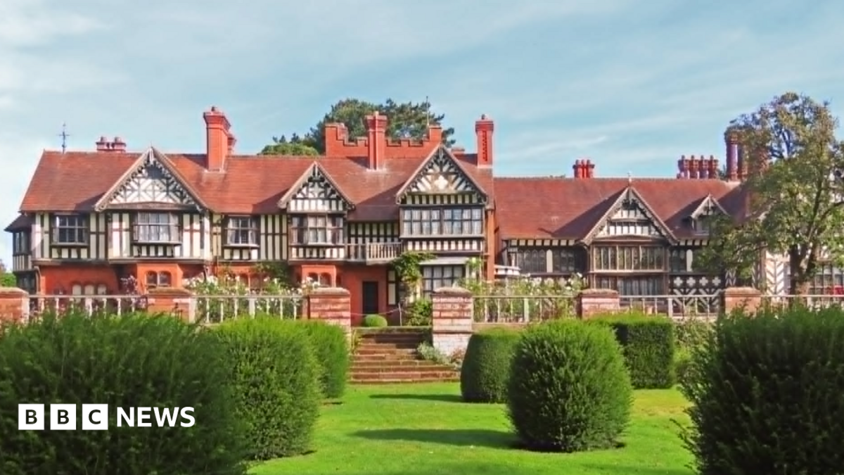 Photographer to share love of two Wolverhampton manor houses
