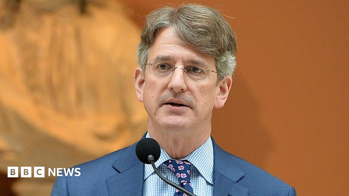 みあ様　CAPTAIN FIN THOMAS CAMPBELL Thomas Campbell resigns as director of Metropolitan Museum of Art