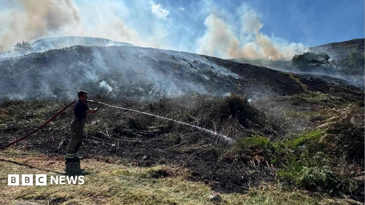 No visible flames as crews monitor Tintwhistle Moor wildfire hotspots