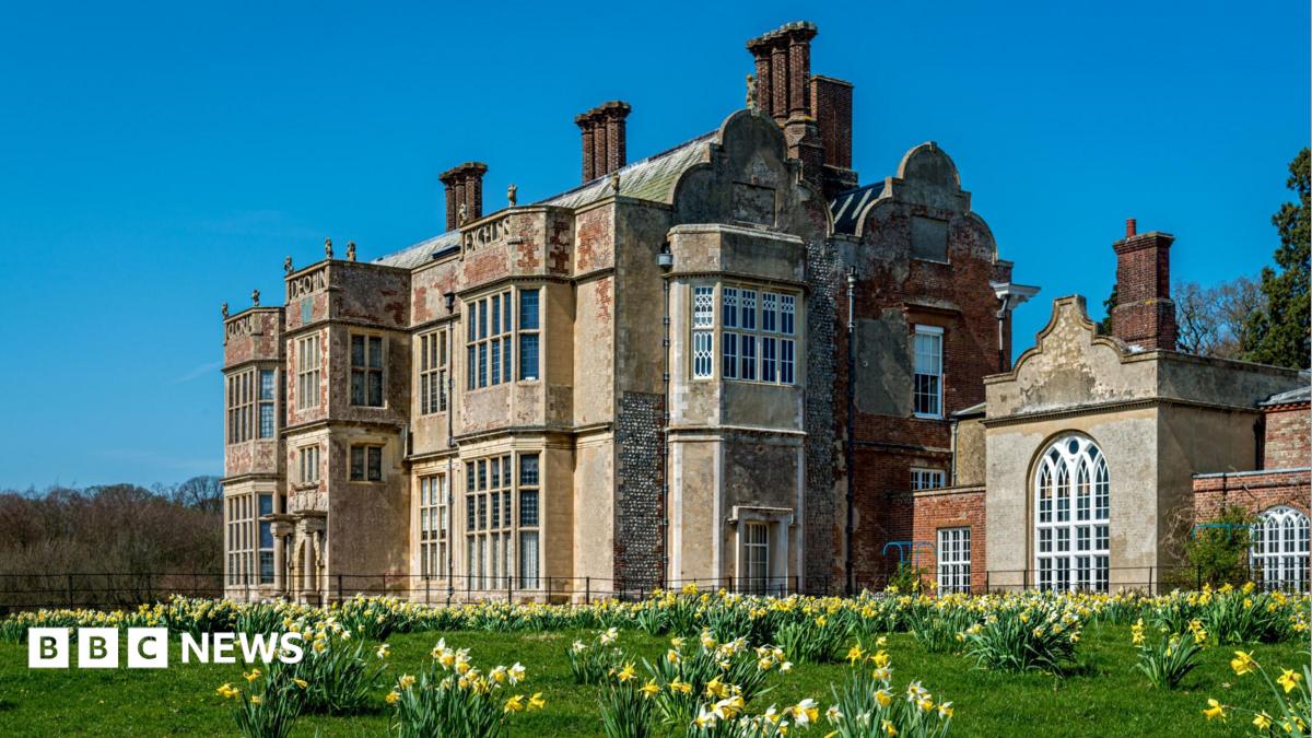 Walker dies after cattle incident at Felbrigg Hall