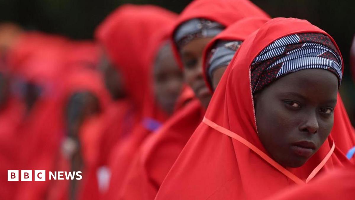Nigeria's mass wedding - and how telling lovers from fraudsters is proving tricky