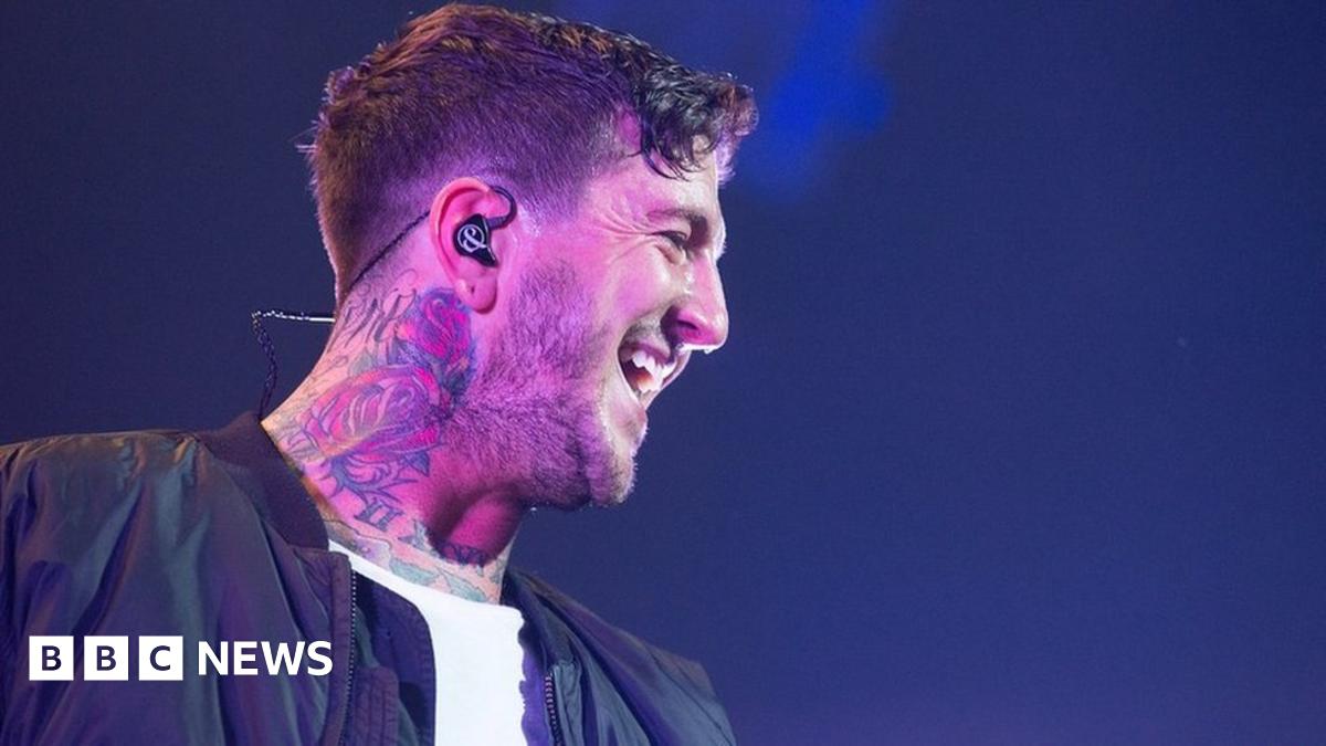 Of Mice & Men's Austin Carlile to have more surgery because of Marfan(02)