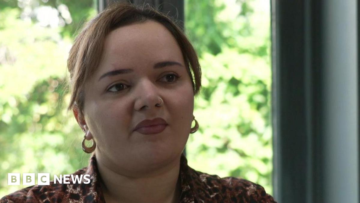 Met Police: Call-handler resigns over colleague's reinstatement
