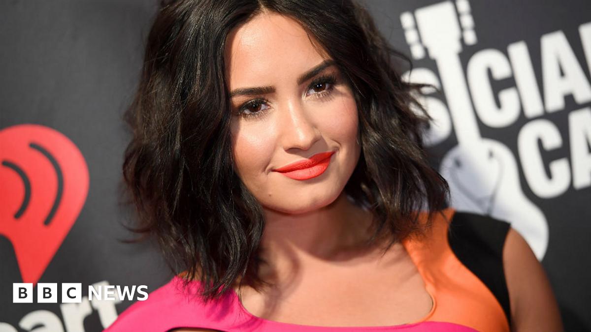 Demi Lovato couldnt be less bothered about photo leak - BBC News