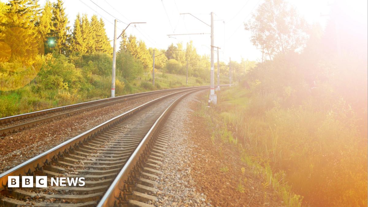 Reduced East Midlands Railway timetables as heatwave continues