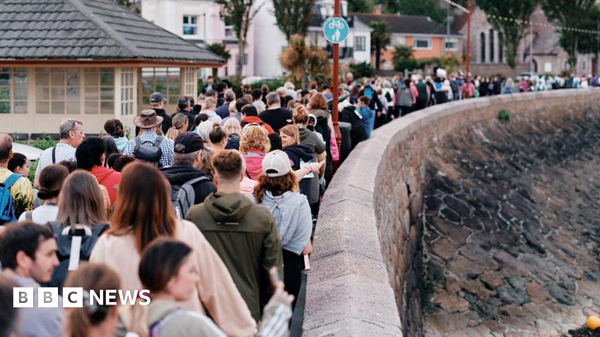 Moonlight walk in memory of loved ones for Jersey Hospice Care