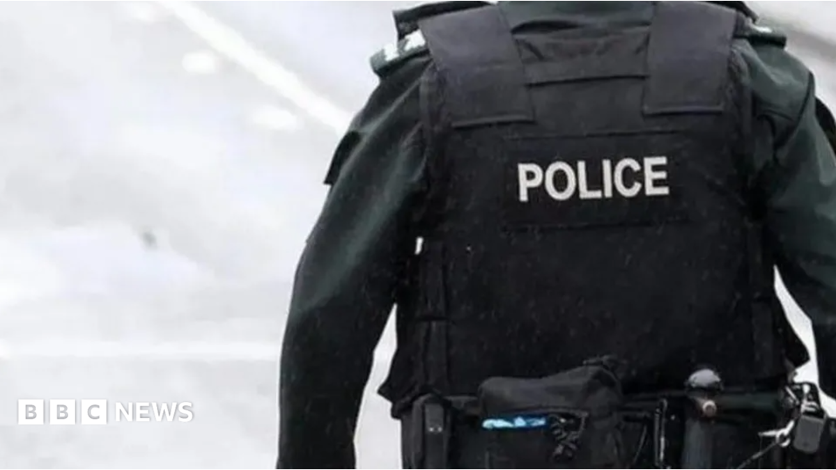 Dynamic Police Arrest A Sudanese Suspect In A Belfast Stabbing As Starmer Calls For Calm Landscape for Your Screen Dynamic Police Arrest A Sudanese Suspect In A Belfast Stabbing As Starmer Calls For Calm Landscape for Your Screen