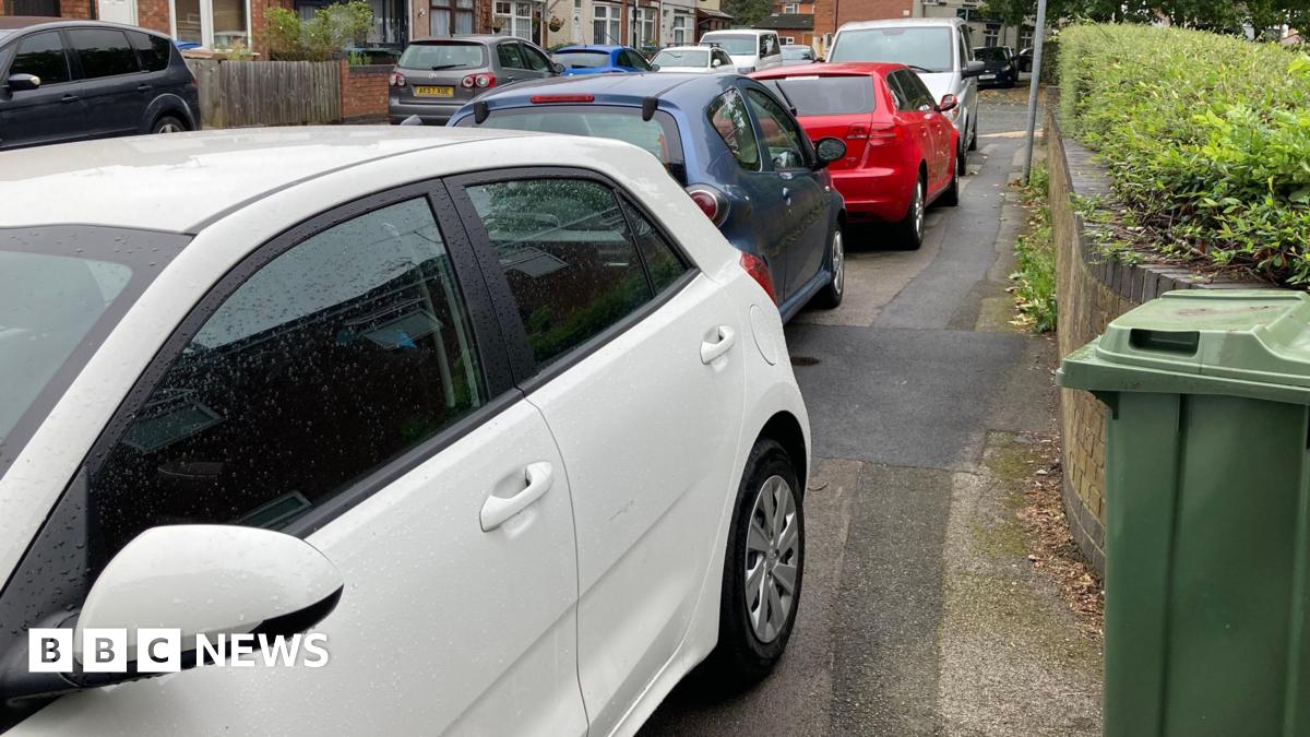 Edinburgh pavement parking ban sees more than 8,000 fines issued