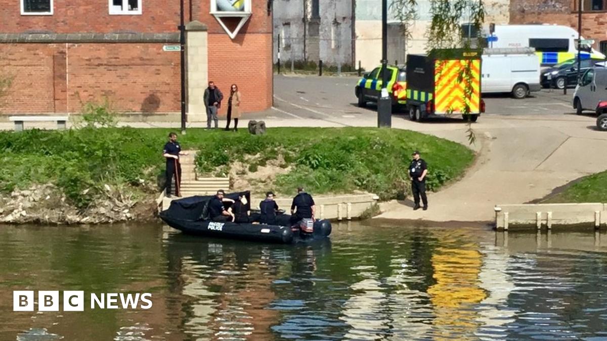 Body found in River Severn search for missing man - BBC News