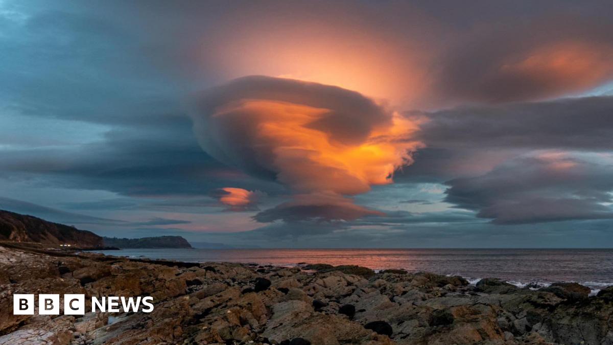 Antrim: Bizarre cloud formation seen over Larne 