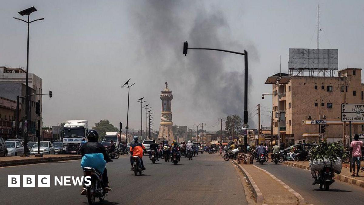 Mali attacks: France urges citizens to leave and warns against travel