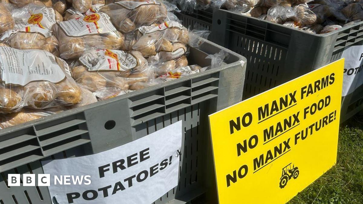 Farmers' union says free potatoes protest shows shrinking market - BBC News