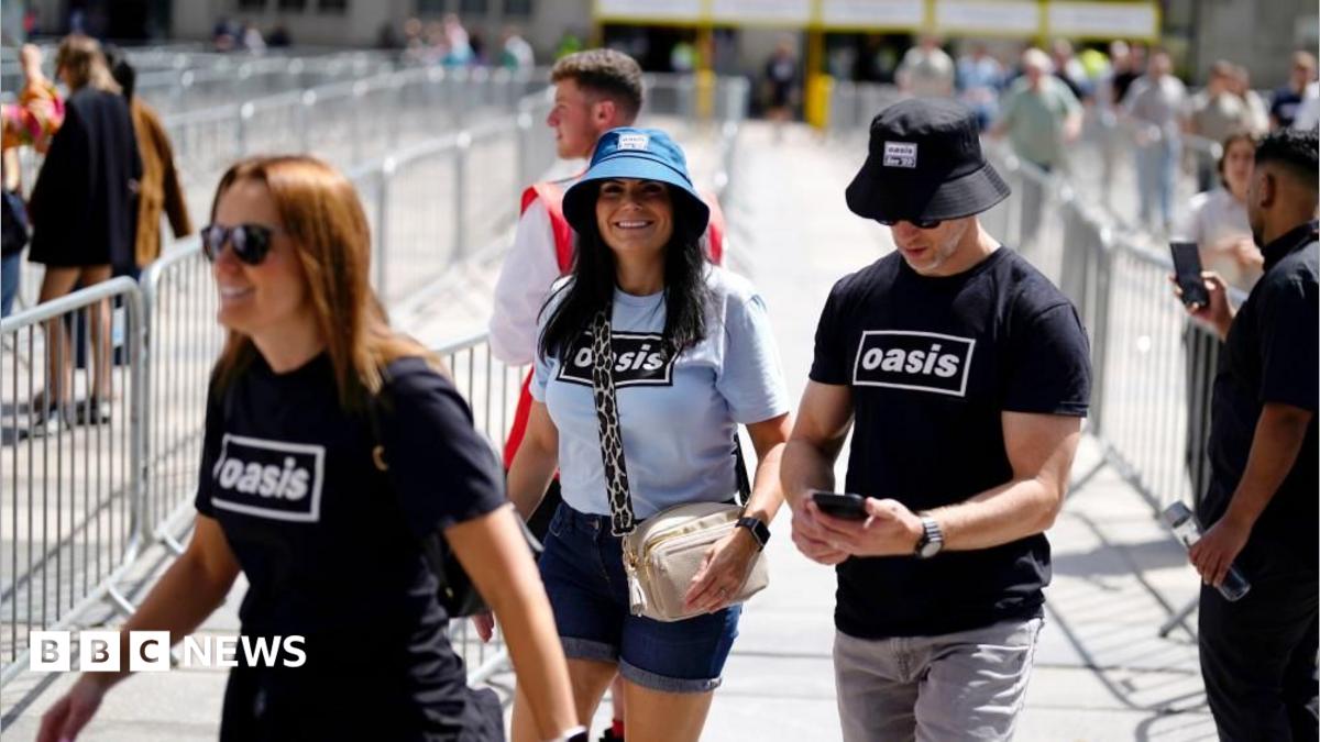 Oasis Reunionツアー：ファンは再会の最初の夜のためにカーディフに群がります – ライブアップデート