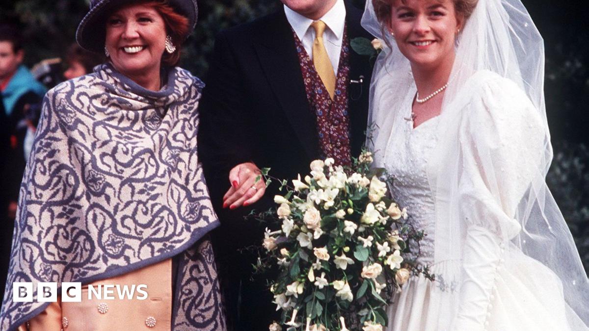 
                            The Blind Date couple who married in front of millions