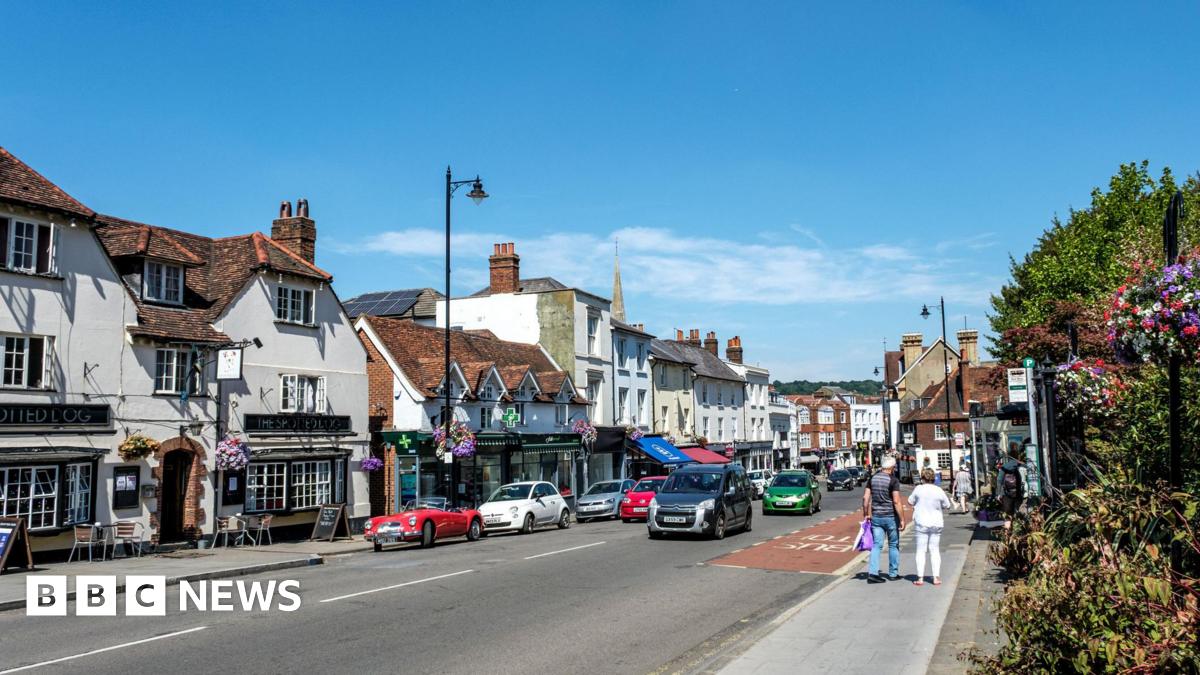 Proposal redirecting HGVs away from Dorking town centre withdrawn - BBC ...