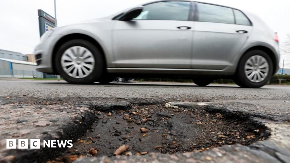 
                            Potholes map rates council road repair progress