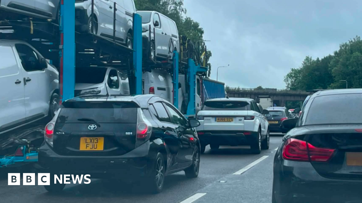 Offal Spill Causes M6 Closure - News Directory 3