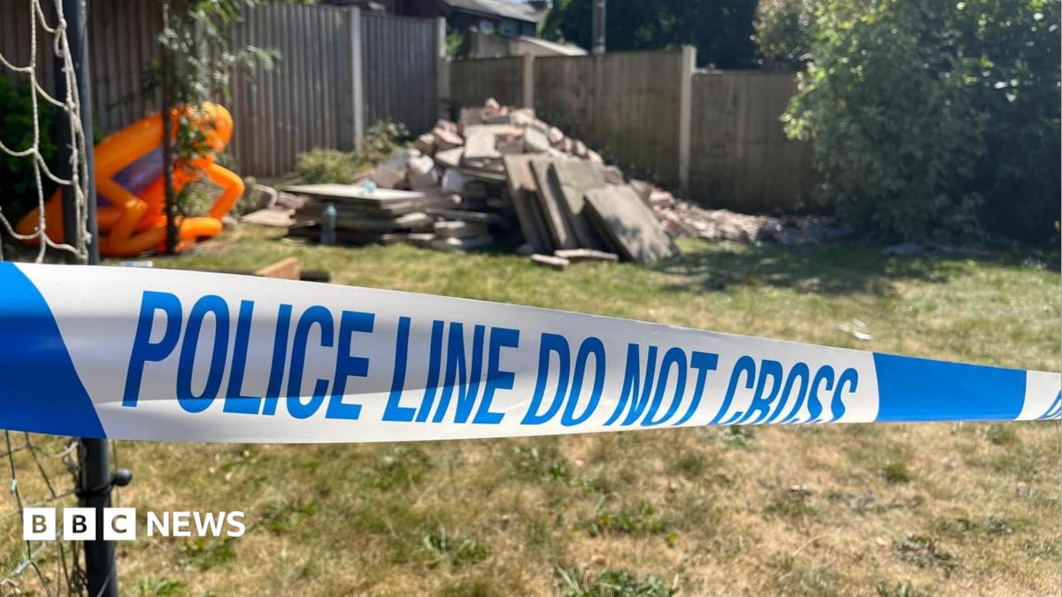 Two arrested after police find guns buried in Eccles garden | Manchester News Two arrested after police find guns buried in Eccles garden | Manchester News