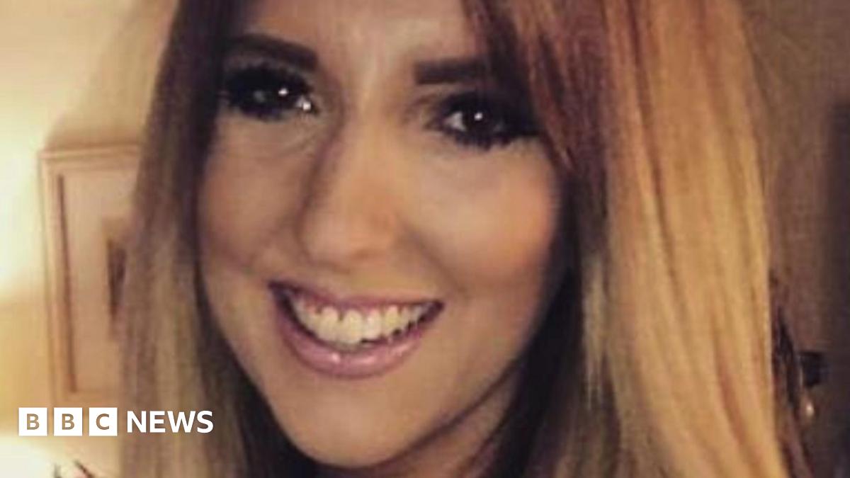 Cancer blogger Anna Swabey dies day before wedding BBC News(02)