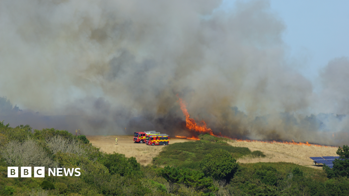 Wildfires break out in Mawgan Porth and Porth near Newquay   www.bbc.co.uk