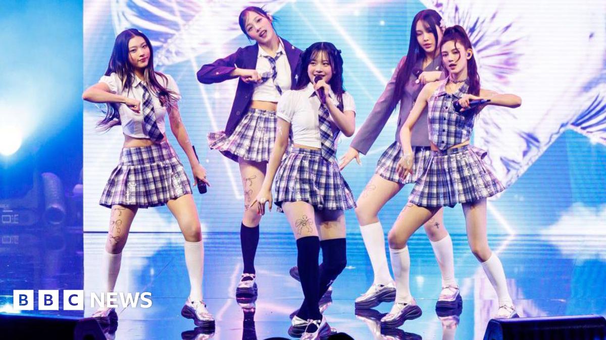 
                            NewJeans: K-pop band breaks up after bitter feud with record label