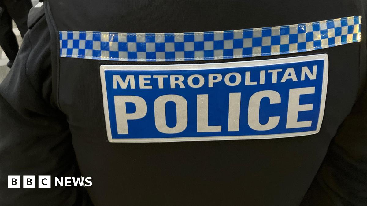 Met Police officer sacked for running coffee business