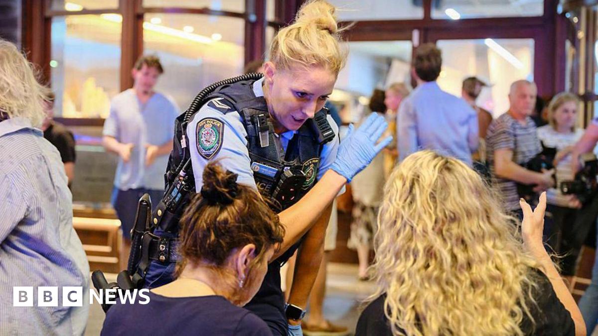 Bondi Beach: Twelve killed in shooting targeting Australia’s Jewish community thumbnail