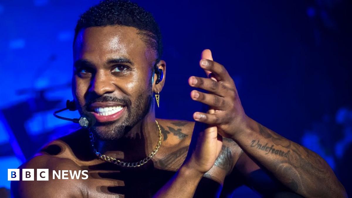 Jason Derulo sings from balcony after arena gig gets cancelled BBC News(02)