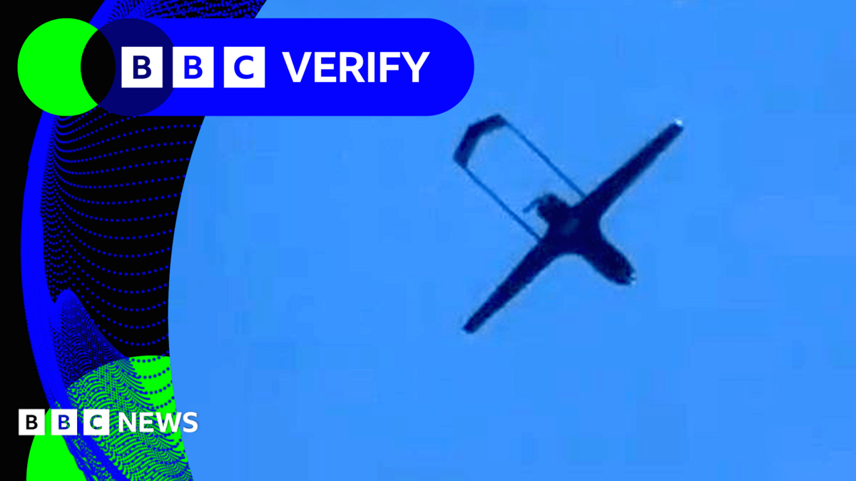 BBC検証ライブ：新しい映像は、カザフスタン国境近くのロシアの製油所に対する明らかなストライキを示しています