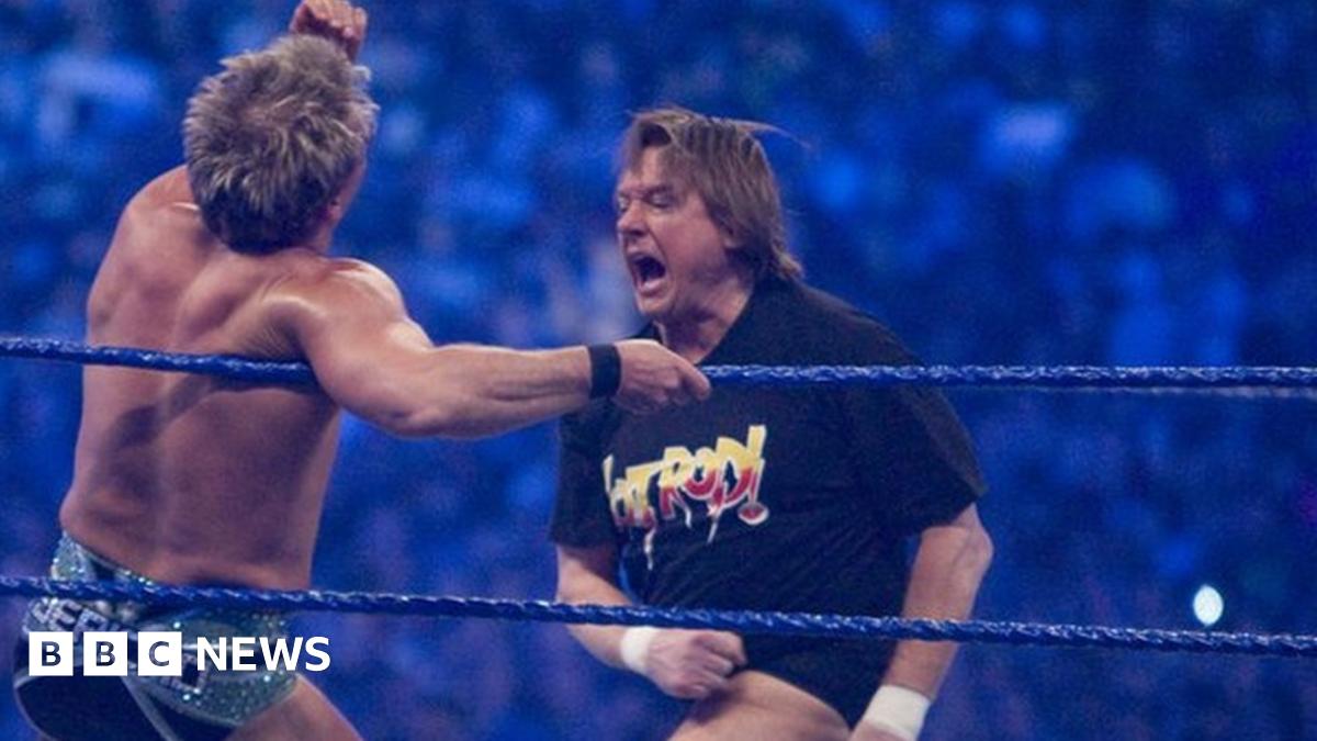 'Rowdy' Roddy Piper Former wrestler dies aged 61 BBC News