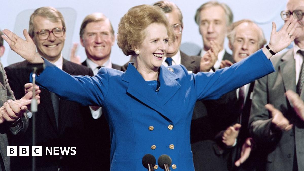 In Pictures: Thatcher's most iconic outfits - BBC News