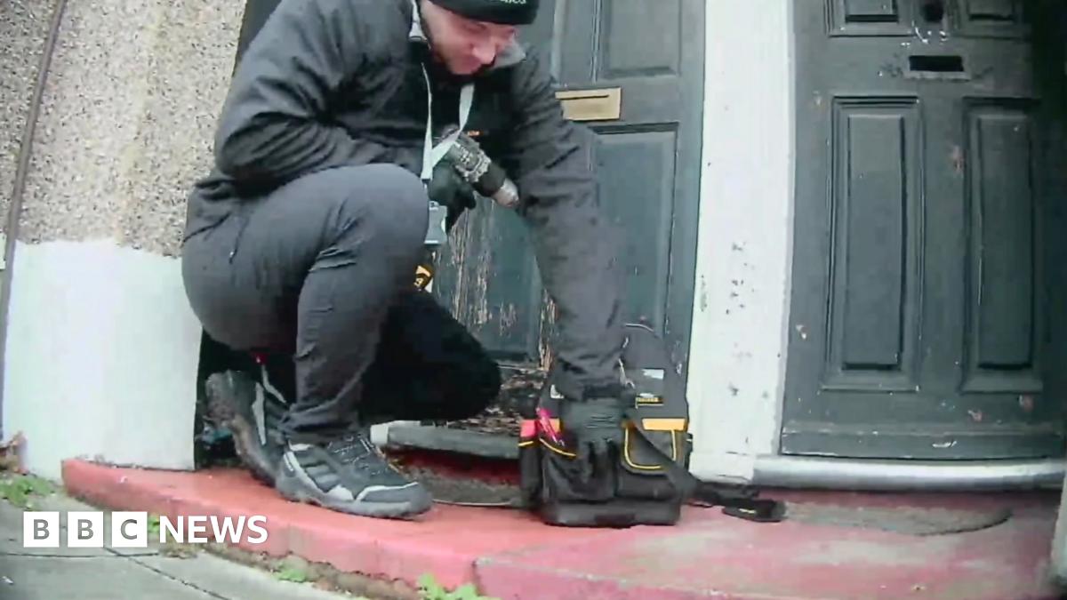 London locksmith secretly filmed charging 10 times original quote