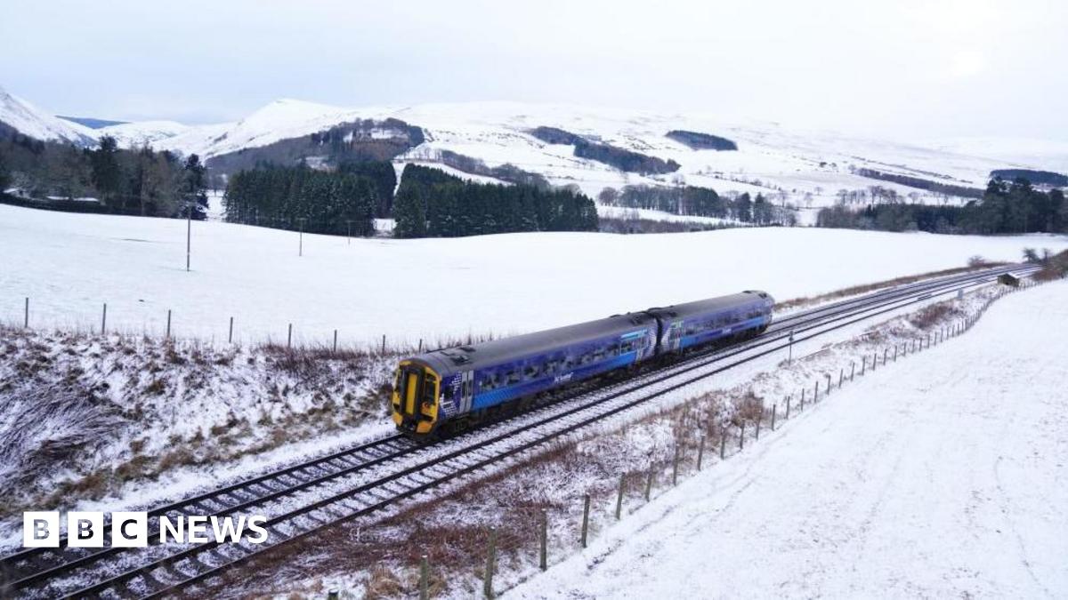 UK weather: Major incidents declared as UK grapples with floods, snow and ice