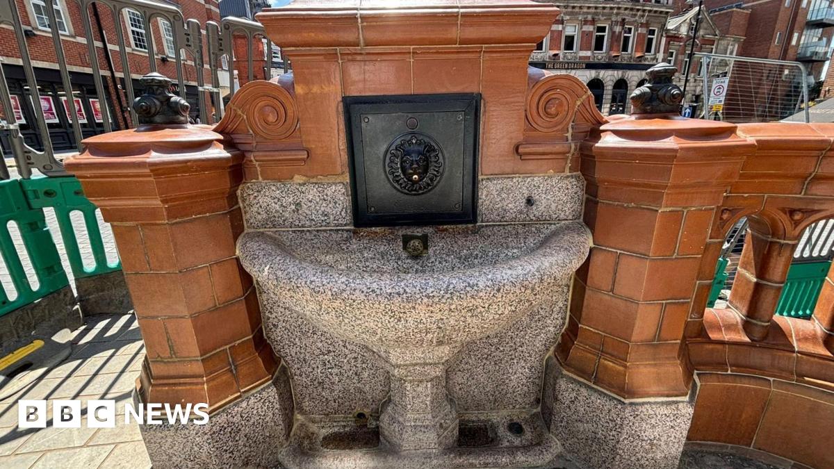 Drinking fountain from 1896 restored in Croydon