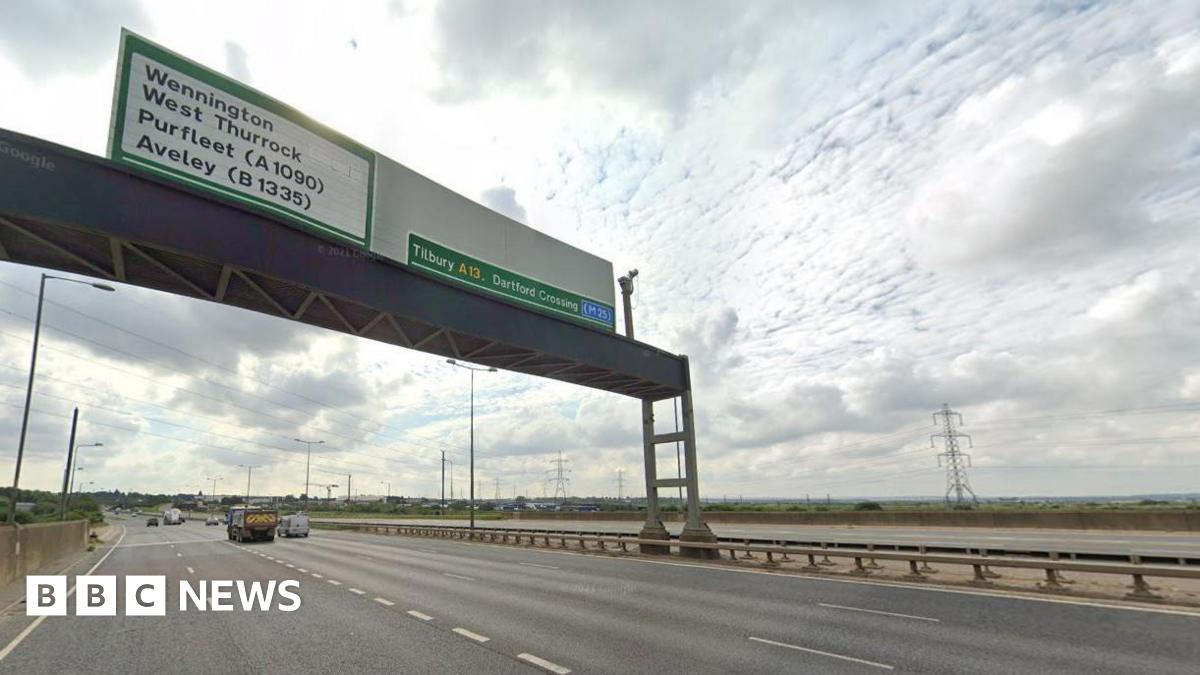 Rainham: Police appeal after three die in A13 crash - BBC News