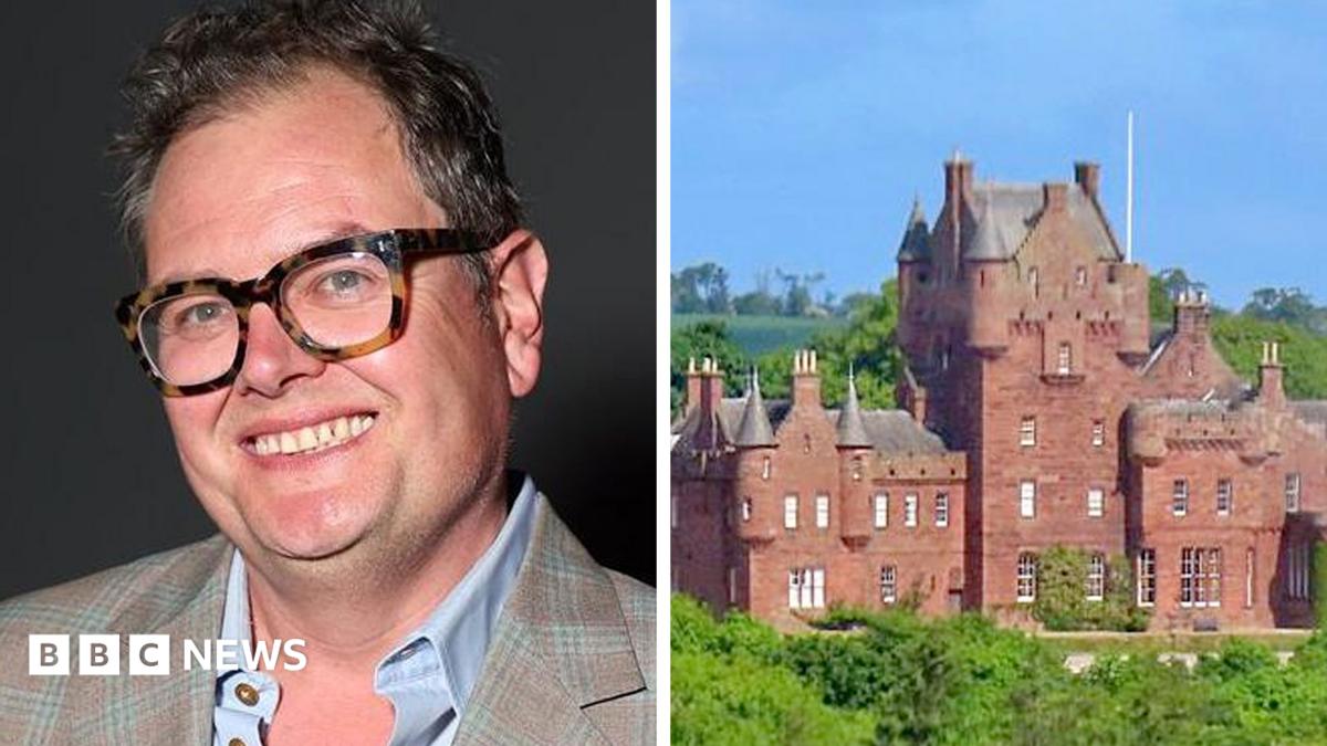 Alan Carr is keeping one unwanted item from his castle auction – see what he sold