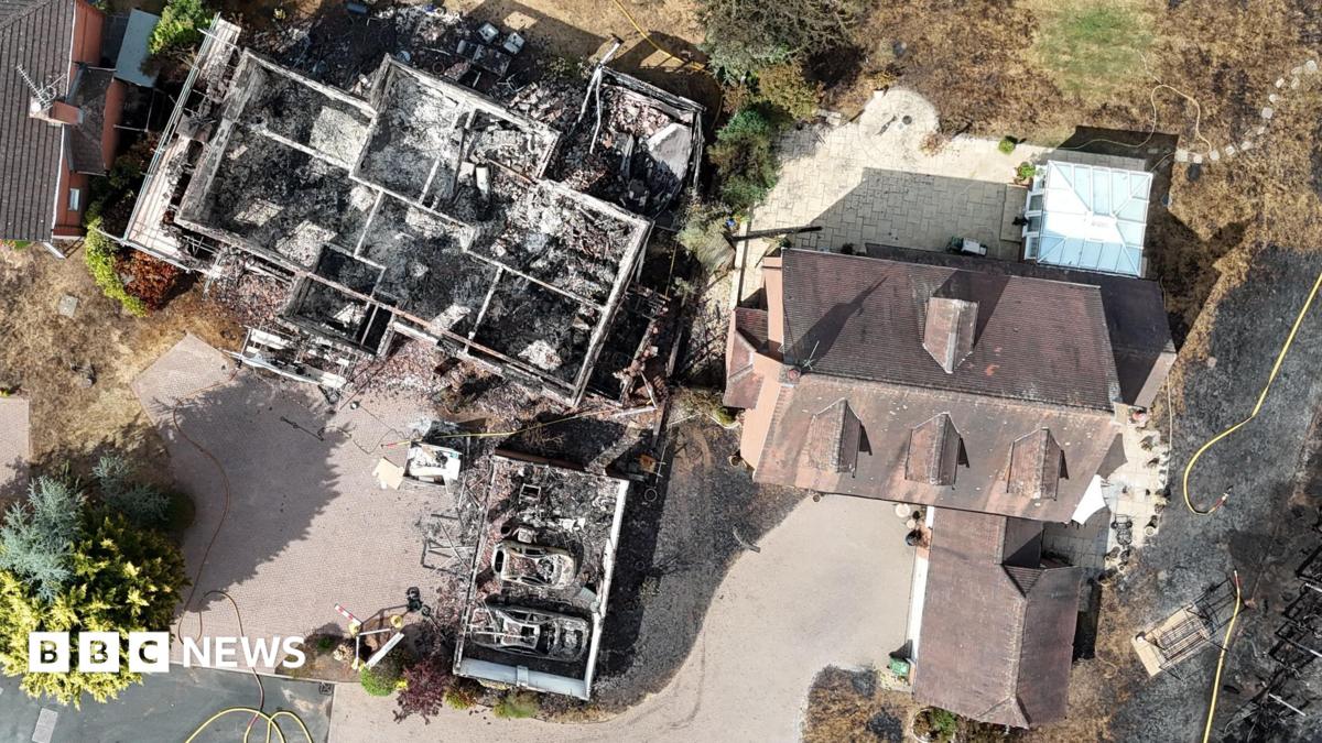 How did some houses survive the Stourbridge fire while neighbours lost everything?