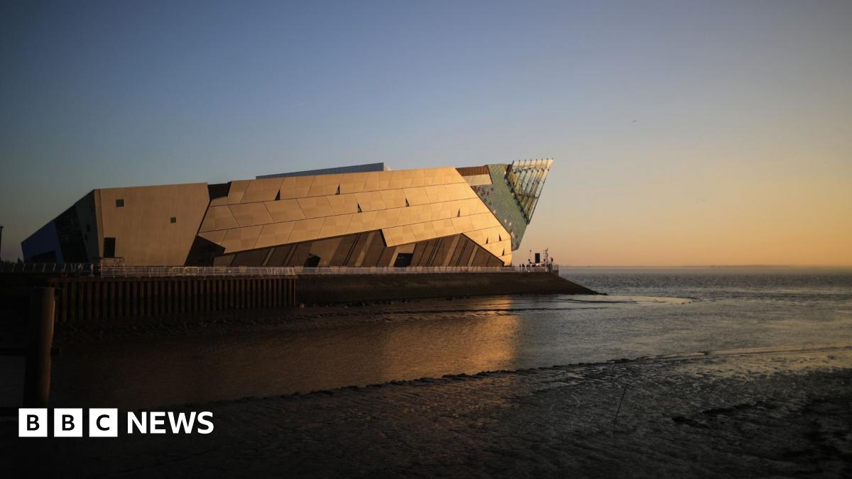 New sign language displays for deaf visitors at The Deep in Hull