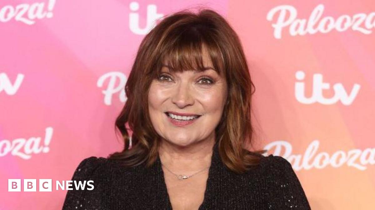 
                            TV host Lorraine Kelly pays tribute to father after 'shock' death
