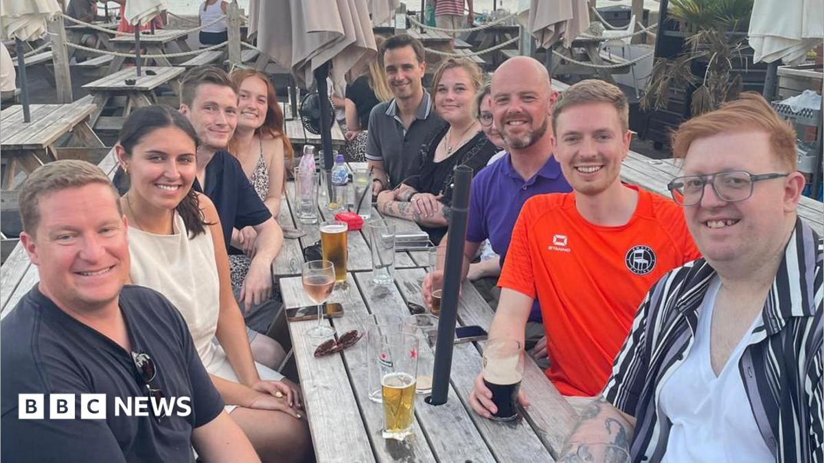 Empty Chairs pub meet-ups for strangers marks 1,000th event