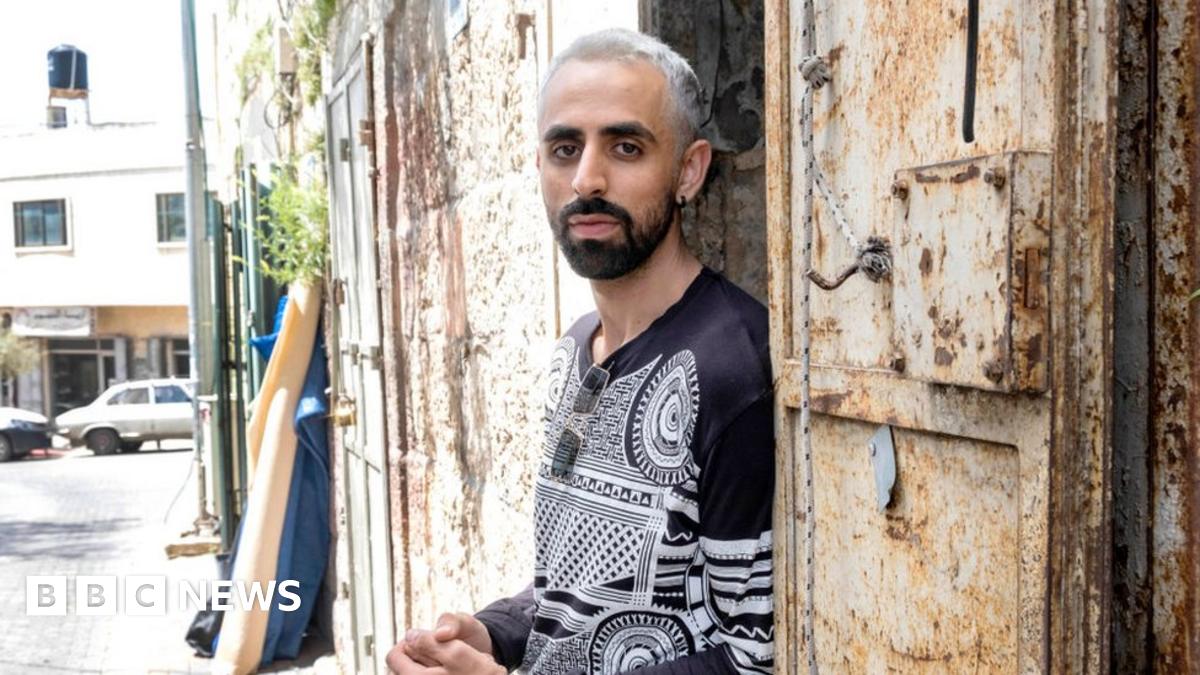 Meet Bashar Murad: The Palestinian singer blurring gender lines - BBC News
