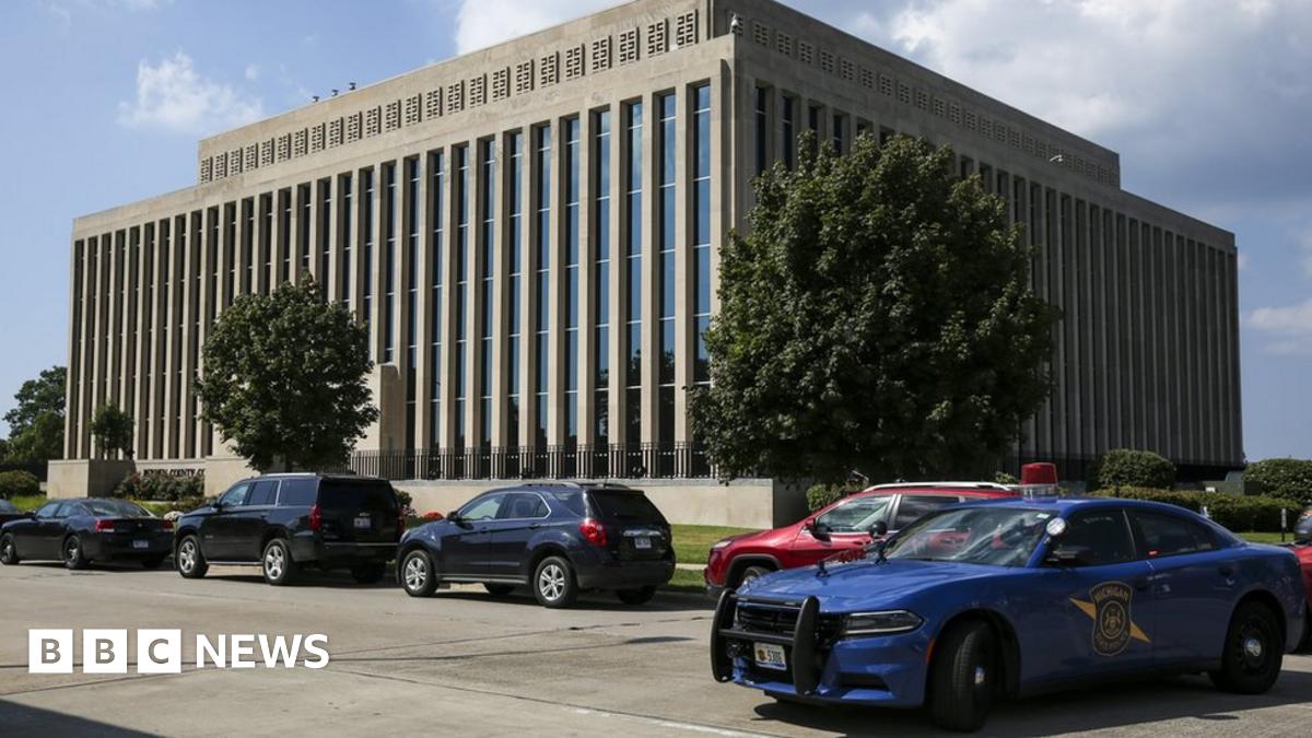 Michigan courthouse shooting: Two deputies and gunman killed