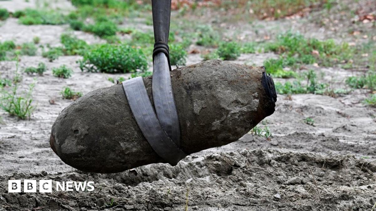 Extreme drought: Dried-up Italian river reveals unexploded WWII bomb - BBC News