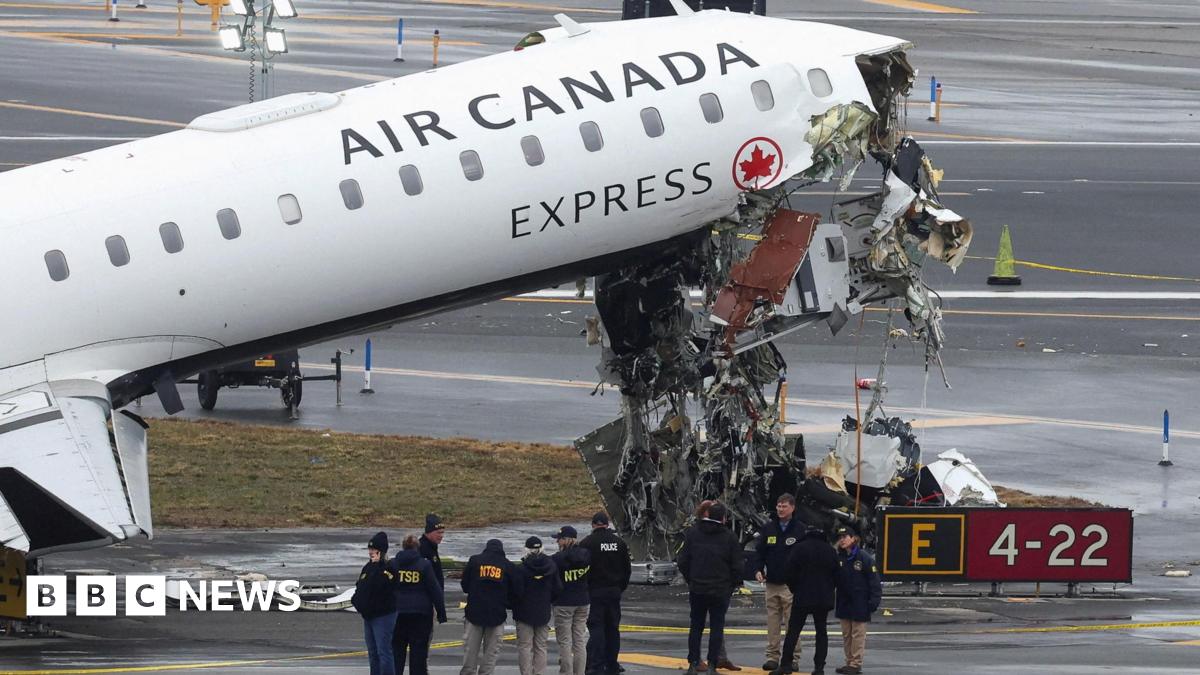 LaGuardia: Two pilots killed and New York airport closed after plane hits fire truck - BBC News