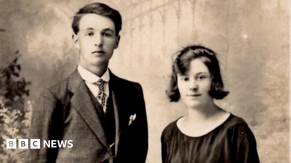 Police to end review into siblings who died in farmhouse 'bloodbath'