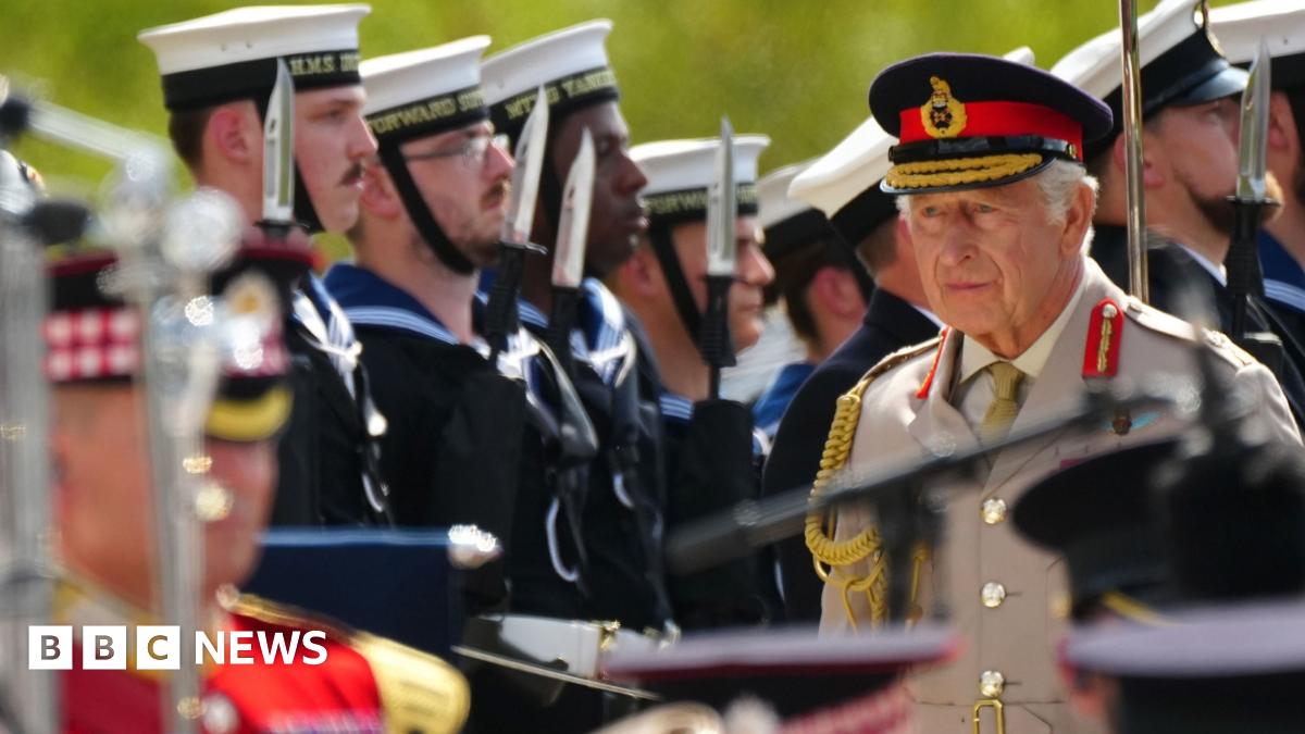 King and Queen lead two-minute silence to mark 80 years since VJ Day – live updates  www.bbc.com