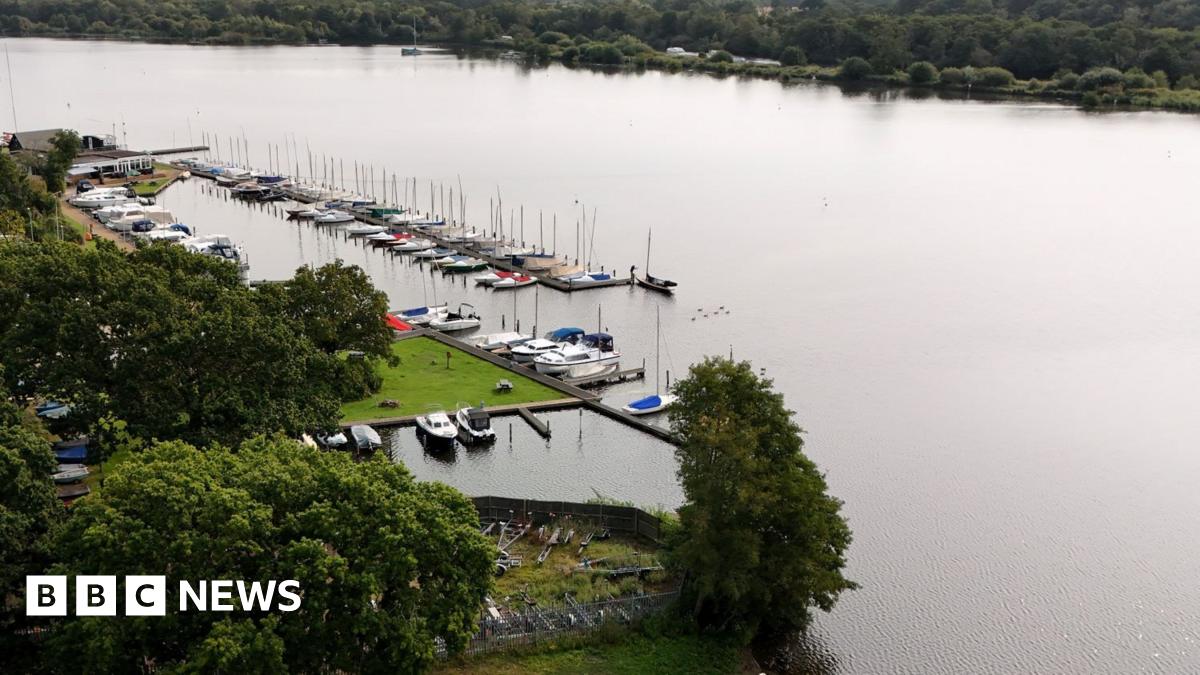 Wroxham Broad death prompts warning over water safety - BBC News