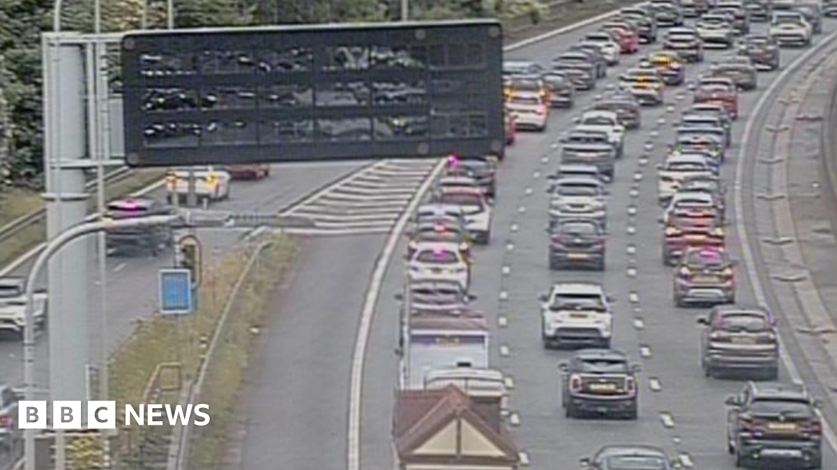 Oasis fans warned of delays after M60 crash near Heaton Park